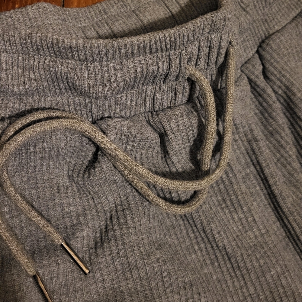 Gray Ribbed Lounge Set - Picture 4 of 5